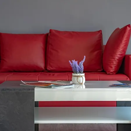 Stunning 2 Bedroom *