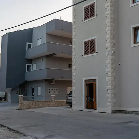 Stunning 2 Bedroom *