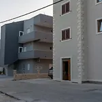 Stunning 2 Bedroom *
